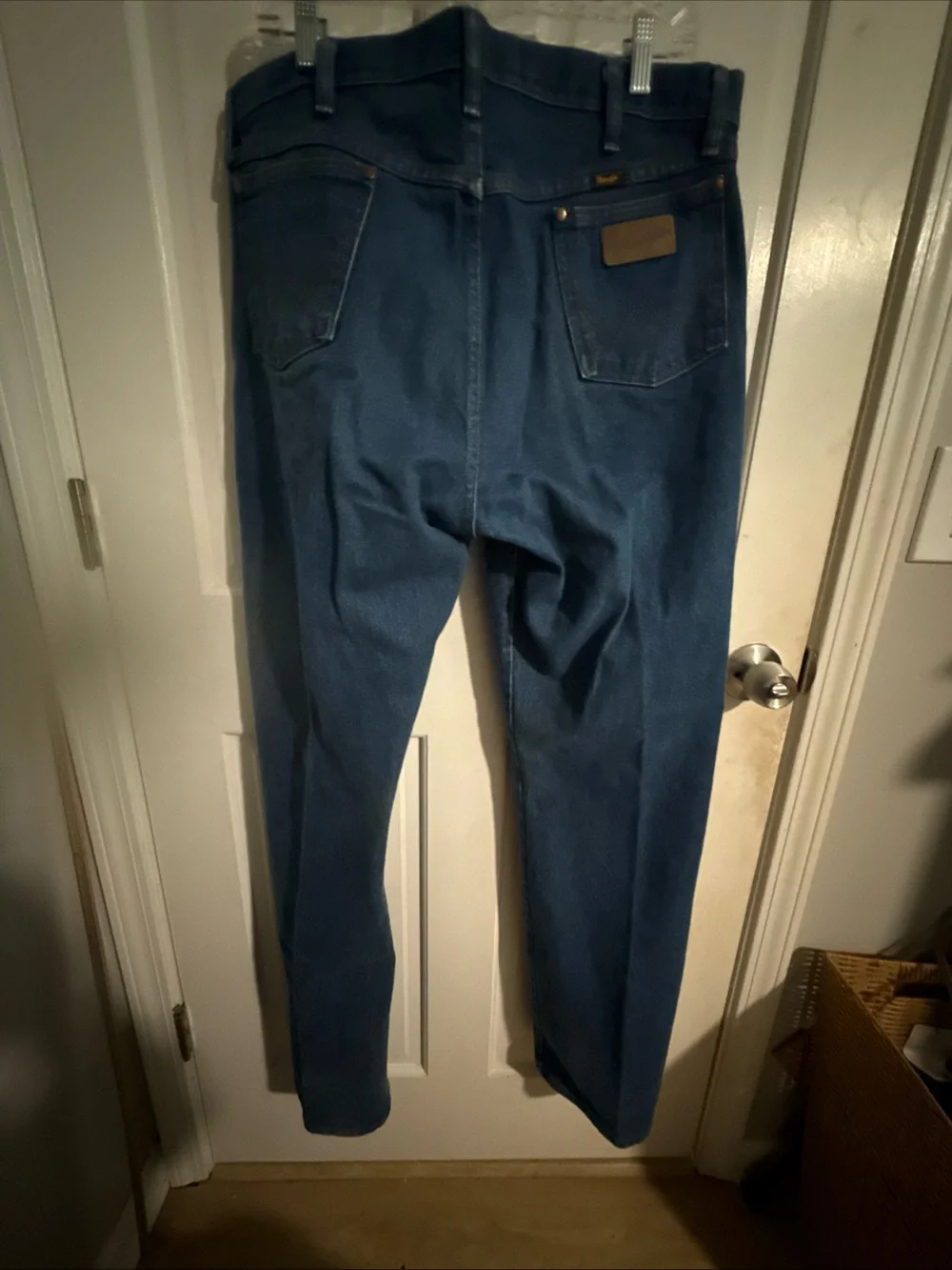 Wrangler vintage 1990’s Classic Men's Blue Denim Jeans - Timeless Straight Fit